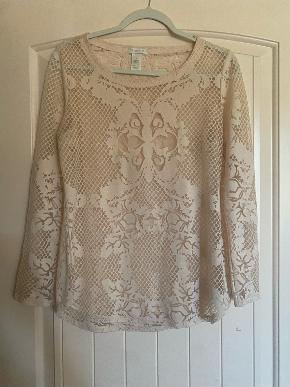 Cache Cream Lace-Pattern Long Sleeve Tee